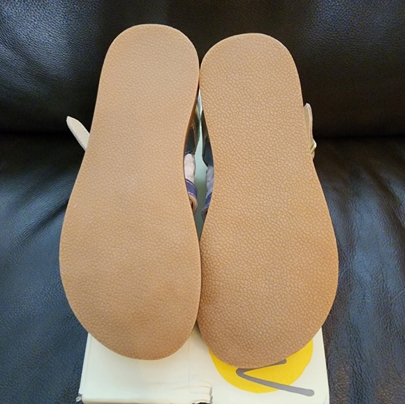 Mini Boden Toddler Scandala - Picture 3 of 3